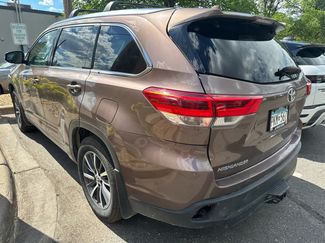 Used 2017 Toyota Highlander XLE AWD/4WD video 2