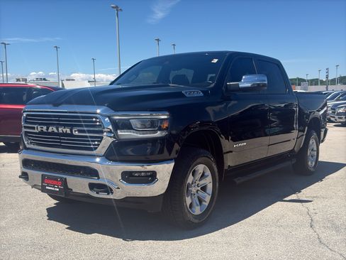 Used 2023 RAM 1500 Laramie AWD/4WD image 2