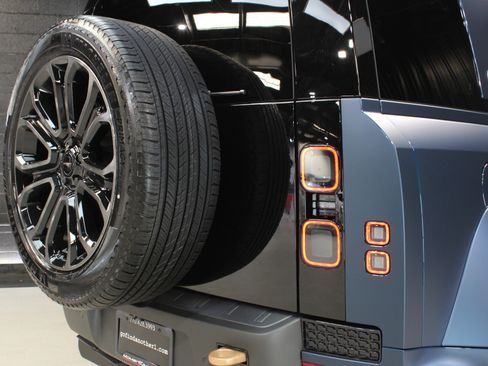 Used 2026 Land Rover Defender 110 OCTA image 17