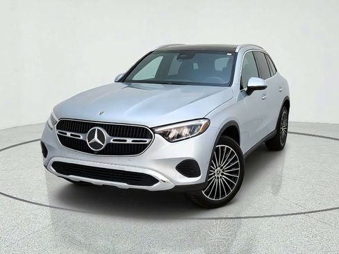 Used 2026 Mercedes-Benz GLC 300 4MATIC image 2