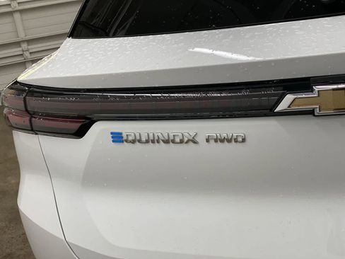 Used 2025 Chevrolet Equinox EV LT w/ Convenience Package image 10