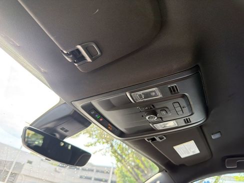 Used 2021 Chevrolet Suburban Premier AWD/4WD image 35