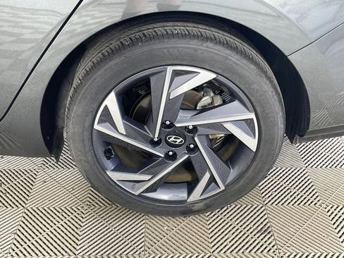 Used 2025 Hyundai Elantra Sport FWD image 19