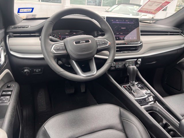 Used 2025 Jeep Compass Limited AWD/4WD image 13