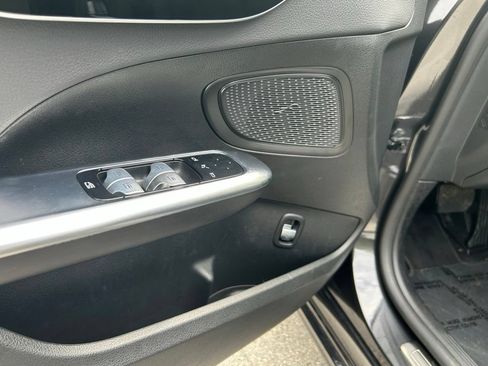 Used 2022 Mercedes-Benz C 300 Sedan w/ Advanced USB Package image 17