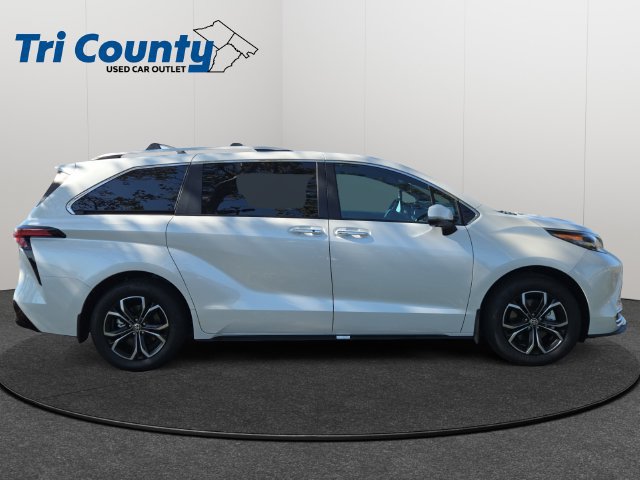 Certified 2026 Toyota Sienna Platinum AWD/4WD image 9