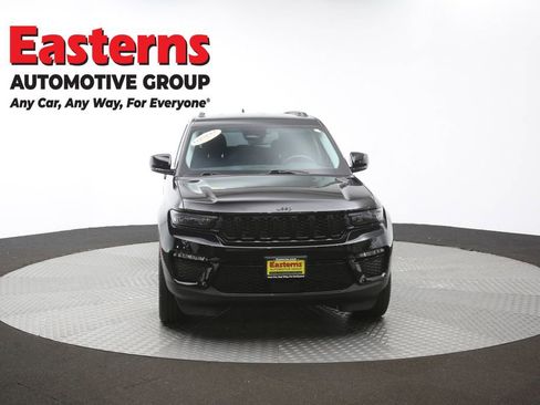 Used 2023 Jeep Grand Cherokee Limited w/ Black Appearance Package AWD/4WD image 53