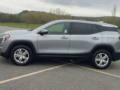 Used 2024 GMC Terrain SLE AWD/4WD image 5