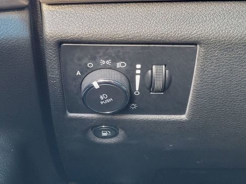 Used 2018 Jeep Grand Cherokee Altitude image 12