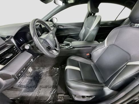 Used 2025 Toyota Camry SE FWD image 19