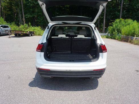 Used 2018 Volkswagen Tiguan SE w/ Panoramic Sunroof Package FWD image 15