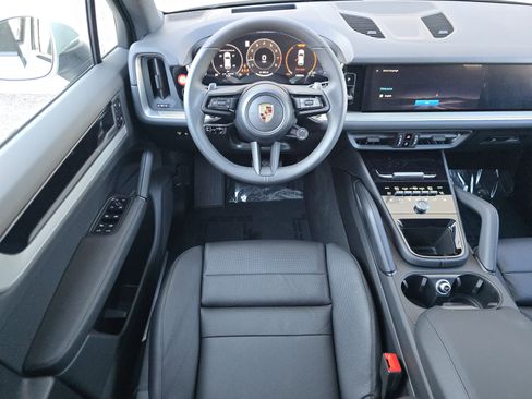 New 2026 Porsche Cayenne image 17