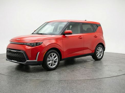 Used 2025 Kia Soul LX w/ LX Technology Package FWD image 3