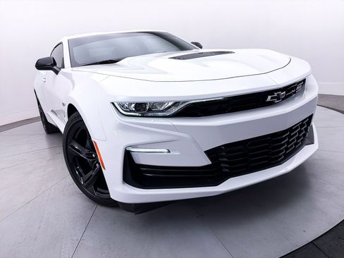 Used 2020 Chevrolet Camaro SS RWD image 3