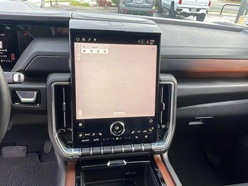 Used 2025 GMC Yukon XL Denali image 15