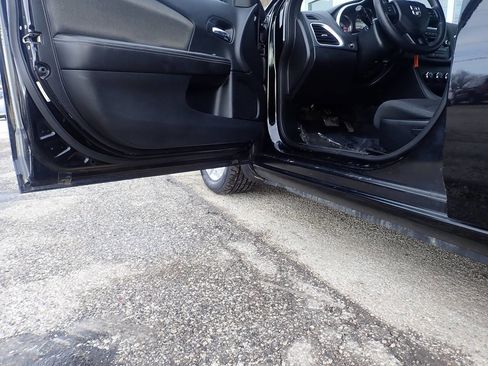 Used 2013 Dodge Avenger SE image 10