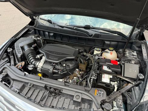 Used 2018 Cadillac XT5 FWD image 19