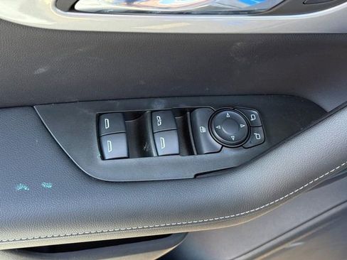 Used 2025 Chevrolet Blazer LT image 18