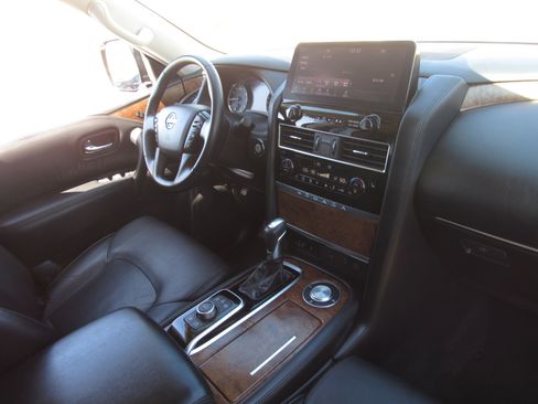 Used 2024 Nissan Armada SL image 10