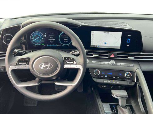New 2025 Hyundai Elantra SEL image 17