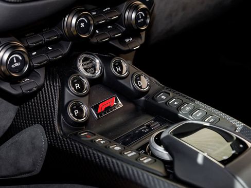 Used 2023 Aston Martin V8 Vantage Coupe image 10