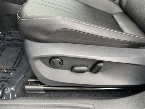 Used 2022 Volkswagen Tiguan SE image 14