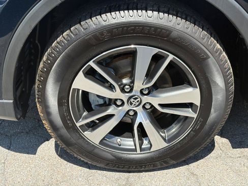 Used 2017 Toyota RAV4 XLE FWD image 14