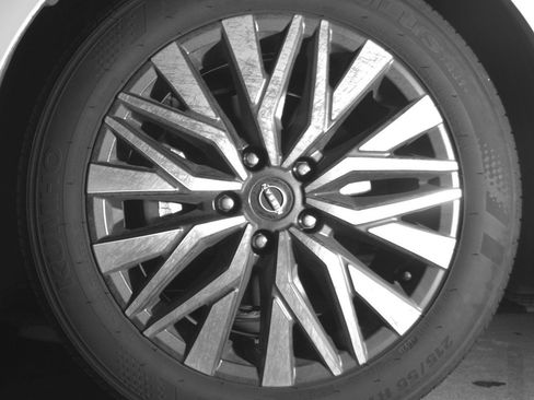 Used 2025 Nissan Altima 2.5 SV FWD image 12