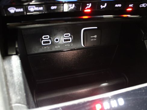Used 2024 Jeep Grand Cherokee L Limited w/ Black Appearance Package AWD/4WD image 19