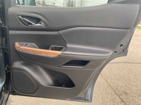 Used 2019 GMC Acadia Denali w/ Technology Package AWD/4WD image 30