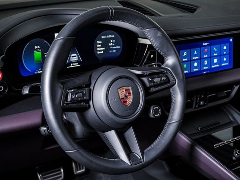 Certified 2025 Porsche Macan 4S Electric image 18