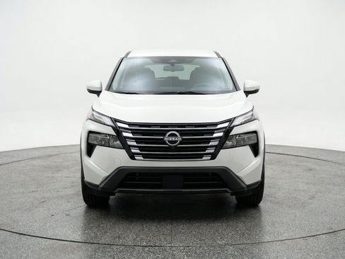 Used 2025 Nissan Rogue SV AWD/4WD image 2