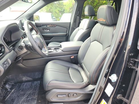 New 2025 Honda Pilot TrailSport image 9