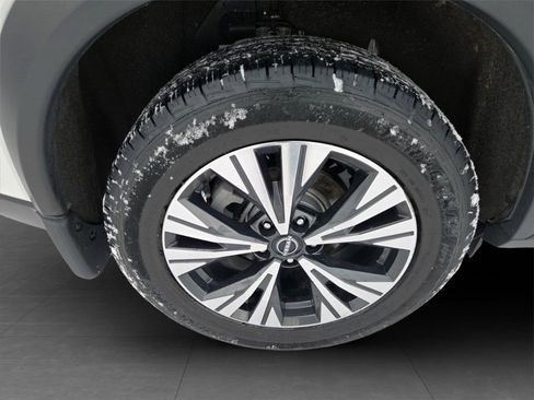 Used 2023 Nissan Rogue SV image 34