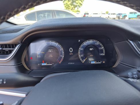 Used 2023 Jeep Grand Cherokee Altitude AWD/4WD image 10