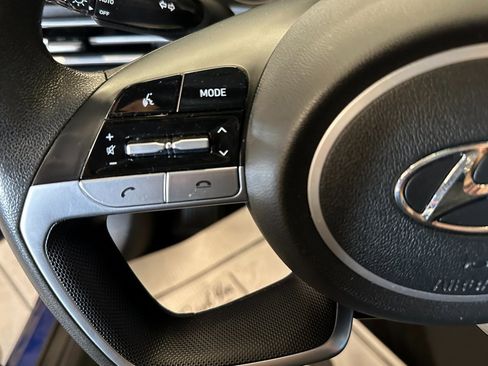 Used 2021 Hyundai Elantra SE image 10