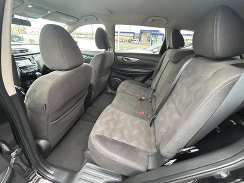 Used 2016 Nissan Rogue SV w/ SV Premium Package image 10