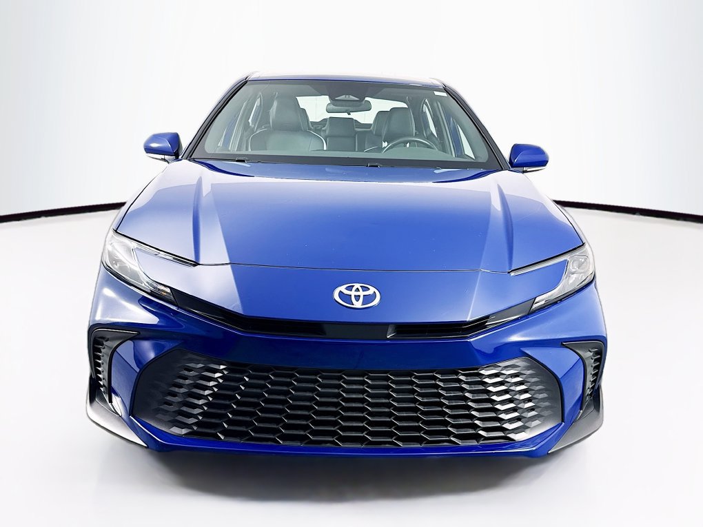 Used 2025 Toyota Camry SE FWD image 2