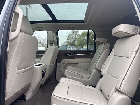 Used 2023 GMC Yukon XL Denali AWD/4WD image 14
