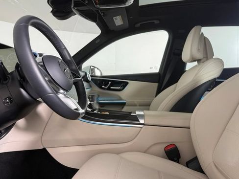 Used 2025 Mercedes-Benz GLC 300 image 33