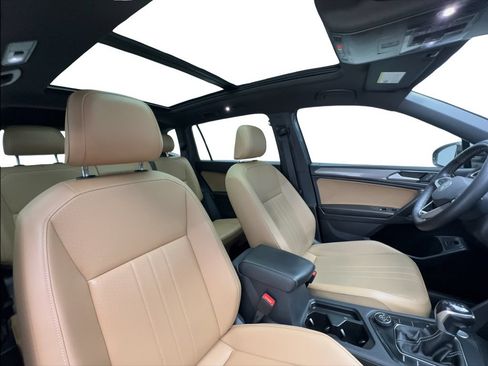Used 2022 Volkswagen Tiguan SE w/ Panoramic Sunroof Package AWD/4WD image 31