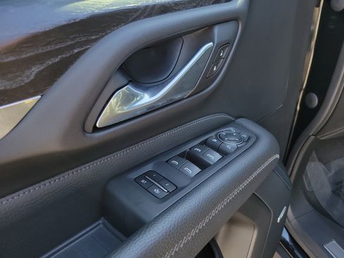 Used 2021 GMC Yukon Denali w/ Denali Premium Package image 23