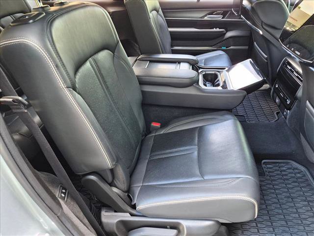 Used 2022 Jeep Grand Wagoneer Series II AWD/4WD image 15