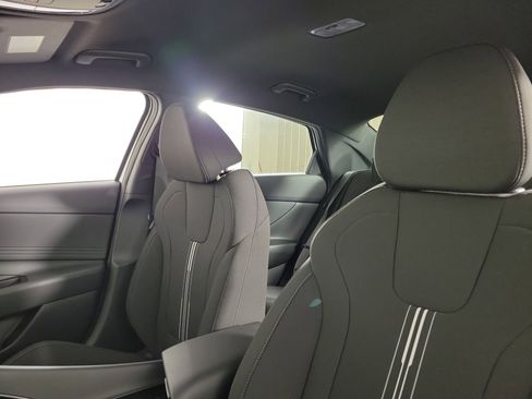 New 2025 Hyundai Elantra SEL image 27