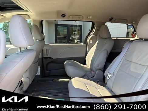 Used 2017 Toyota Sienna XLE w/ XLE Navigation Package FWD image 18