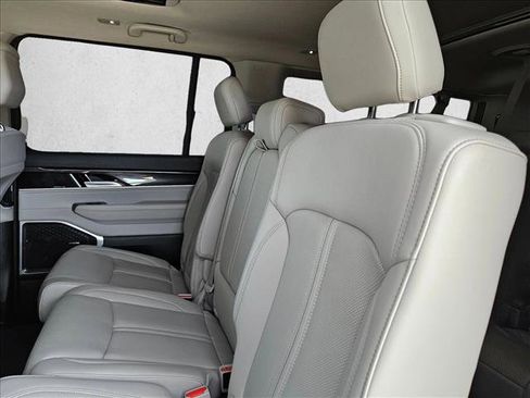 Used 2024 Jeep Wagoneer L 4WD w/ Premium Group I image 19