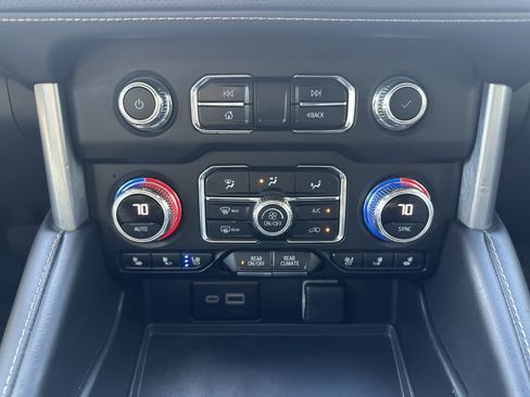 Certified 2023 GMC Yukon SLT w/ SLT Premium Package AWD/4WD image 35