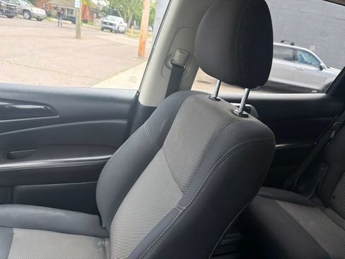 Used 2019 Nissan Pathfinder S AWD/4WD image 33