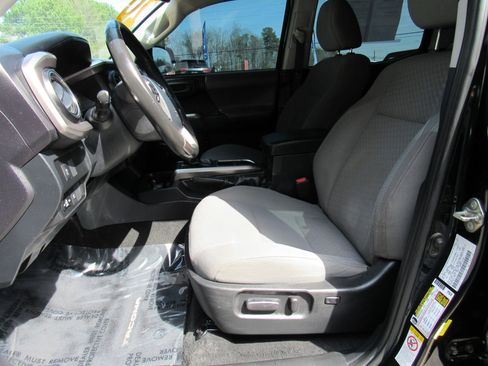 Used 2020 Toyota Tacoma SR5 image 11