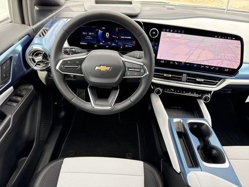 New 2026 Chevrolet Equinox EV LT image 15